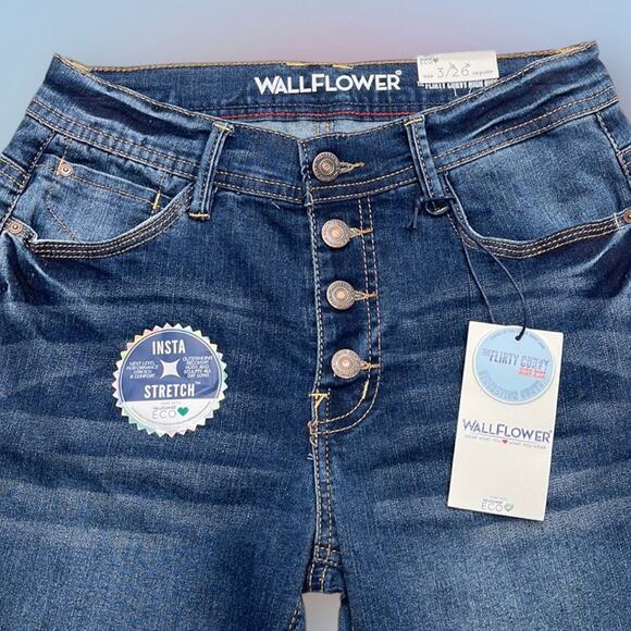 WALLFLOWER Women’s 3 /26 HIGH RISE CURVY CROP Button Fly Blue Jeans - Picture 1 of 4